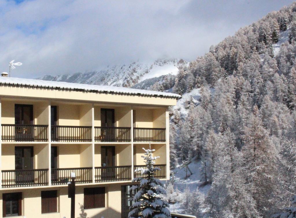 Les Carlines Hotell Vars  Exteriör bild